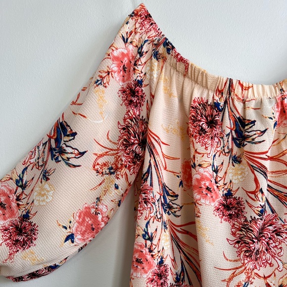 Off-shoulder women’s floral blouse with sleeves - Picture 3 of 11